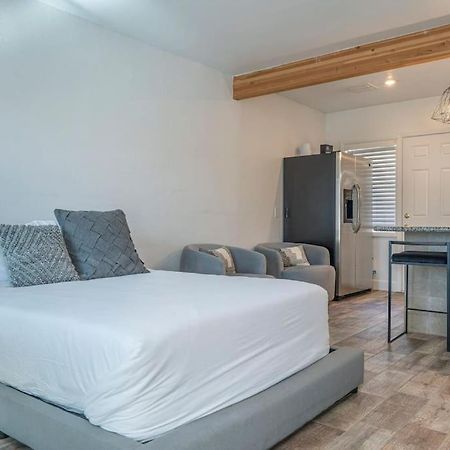 Ash And Ko Aparthotel Phoenix Bagian luar foto