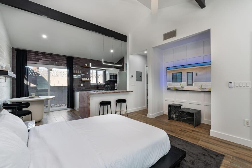 Ash And Ko Aparthotel Phoenix Bagian luar foto