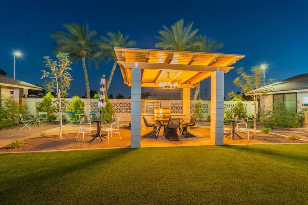 Ash And Ko Aparthotel Phoenix Bagian luar foto