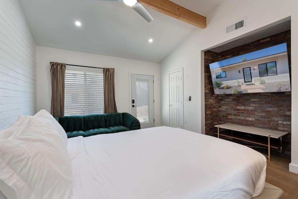 Ash And Ko Aparthotel Phoenix Bagian luar foto